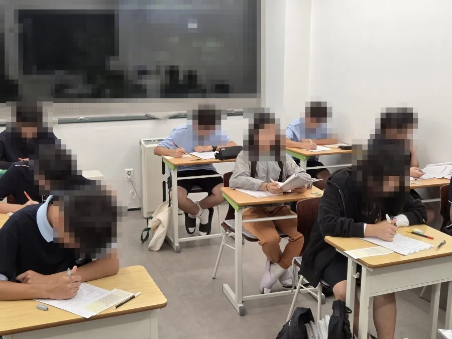 예비중1 학부모 설명회 10/25(일) 낮 12시 — 중학교 첫 내신까지 딱 10개월, 학교 시험 대비 로드맵